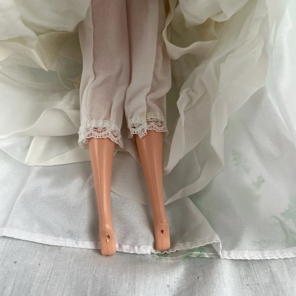 Barbie as‎ Scarlett O'Hara in Gone with the Wind - BBQ Event Dress 1975